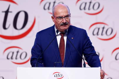 Çanakkale Boğazı'dan geçen konteynır gemisi makine arızası yaşadı