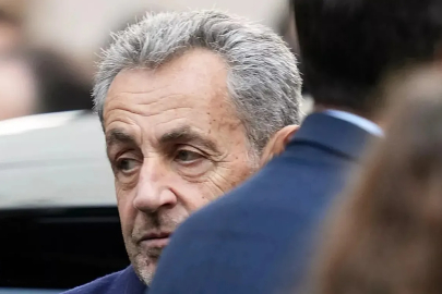 Fransız mahkemesi, Nicolas Sarkozy'nin temyiz başvurusu beklenirken hapisten serbest bırakılacağına karar verdi