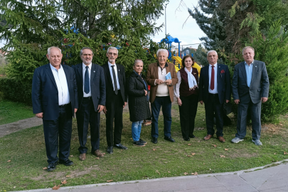 Eski Bakan Mehmet Gazioğlu Türkiye Emekliler Partisi Genel Başkanı Oktay Akçın ve Parti yönetimi ile bir araya geldi.