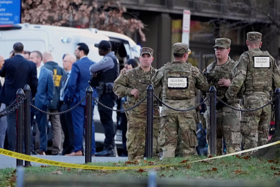 Beyaz Saray'dan sadece birkaç blok ötede bir pusu saldırısında iki ABD Ulusal Muhafız askeri vuruldu