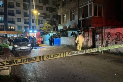 Pendik'te bir evde çıkan yangında 3 çocuk hayatını kaybetti, 1 çocuk ağır yaralandı.