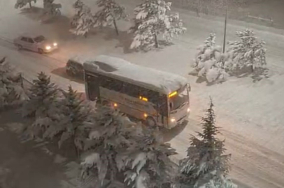 Bolu Dağı geçişi ağır tonajlı araçlara kapatıldı: Kar kalınlığı 40 santimetre üstünde