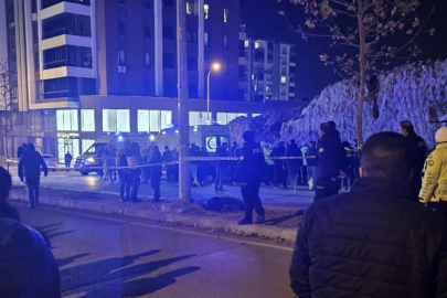 Gaziantep’te felaket gibi kaza: Otomobilin çarptığı anne öldü, kızı ağır yaralandı