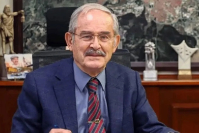 Eskişehir in efsane Büyükşehir Belediye Başkanı Yılmaz Büyükerşen siyaseti bıraktı