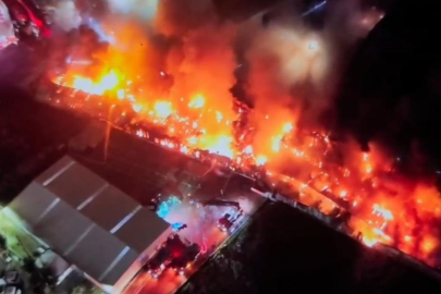 Esenyurt’taki nalbur deposunda çıkan yangın saatlerdir devam ediyor