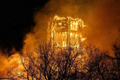 Hollanda'da 154 yıllık tarihi Vondelkerk Kilisesi’nde yangın çıktı!