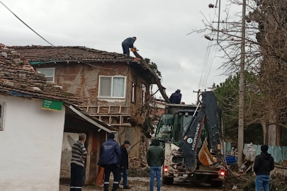 Gemlik’te olumsuz hava koşullarına müdahale sürdürülüyor