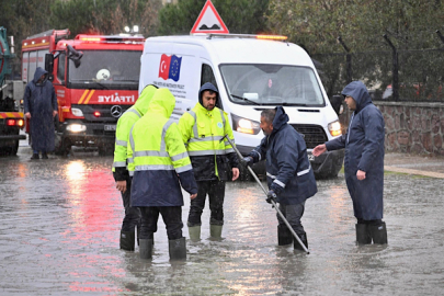 Manisa’da fırtına ve sağanak yağışa anında müdahale