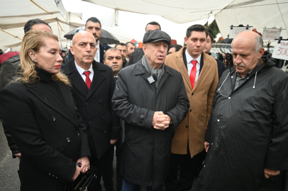 Ümit Özdağ : Pazar esnafı işlerin geçen yıla göre yüzde 50 düştüğünü söylüyor.