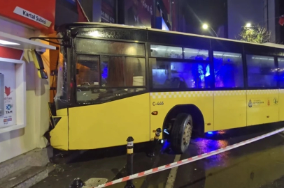 İETT otobüsü binaya çarptı: 6 yaralı