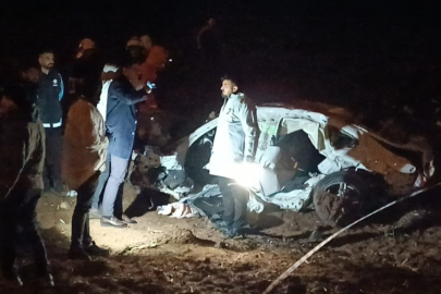 Batman'da iki aracın karıştığı kazada çok sayıda ölü ve yaralı var.