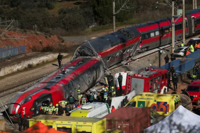 İspanya'da yüksek hızlı tren kazasında 39 kişi hayatını kaybetti