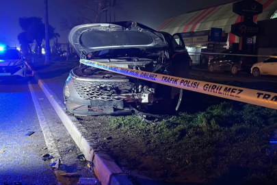 Otomobil  yaya geçidinden geçmek isteyen vatandaşlara çarptı: 3 ölü, 3 yaralı