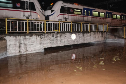 İzmir’de alt geçitte mahsur kalan sürücü hayatını kaybetti