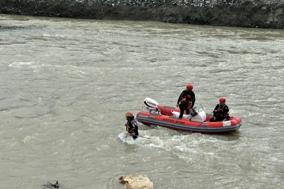 Asi Nehri’nde düşerek kaybolan Berkan Karakaya için arama kurtarma çalışmaları sürüyor
