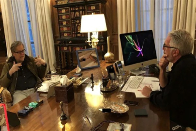 Trump'ın eski danışmanı öncek Papa''yı 'devre dışı bırakmak' için Epstein'la yakınlaşmış