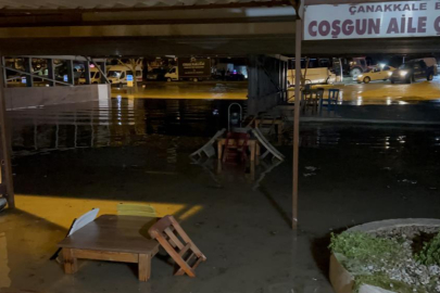 Çanakkale’de Sarıçay taştı, yollar ve iş yerleri sular altında kaldı