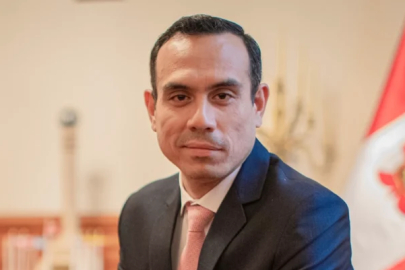 Peru Devlet Başkanı görevden azledildi