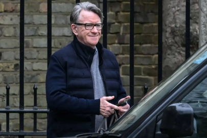 Eski İngiltere büyükelçisi Peter Mandelson Epstein soruşturması kapsamında gözaltına alındı