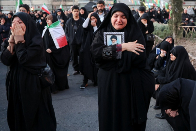 Meşhed'deki İranlılar Hamaney'in yasını tutuyor