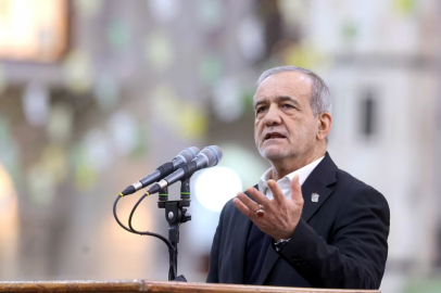 Pezeshkian, ABD ve İsrail'in saldırılarının 'Müslümanlara karşı açık bir savaş ilanı' olduğunu söyledi