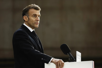 Fransa saldırıların uluslararası hukuka aykırı olduğunu gerekçe göstererek savaş gemisi gönderiyor.