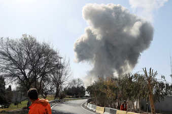İsrail, Lübnan'ın başkentini bombalayarak Orta Doğu'daki çatışmayı genişletti.