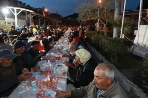 Efes Selçuk’ta iftar sofrası dayanışma ile kuruluyor.