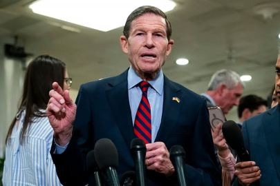 ABD'li Demokrat Senatör Richard Blumenthal: İran'da Amerikan askerlerini konuşlandırma yolunda ilerliyoruz
