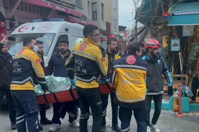 Sabah saatlerinde İstanbul Fatih'te 3 katlı binada yangın çıktı, 1 ölü 5 yaralı var