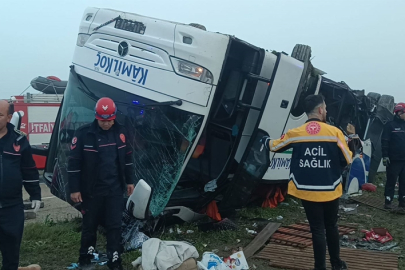Adana 'da yolcu otobüsü devrildi: 2 ölü, 19 yaralı