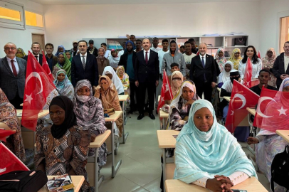 Afrikalı öğrenciler UCLG Başkanı Altay’ı coşkuyla karşıladı
