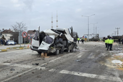 Samsun 'da Freni patlayan tırın sebep olduğu kazada 7 araç birbirine girdi, 18 yaralı var