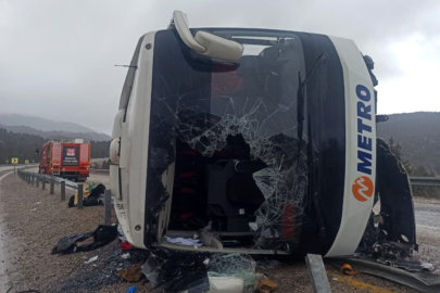 Konya’da devrilen yolcu otobüsü 'nde 15 yaralı var