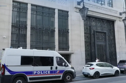 Fransız polisi, Paris 'te bir ABD bankası önünde düzenlenmesi planlanan bombalı saldırıyı engelledi.