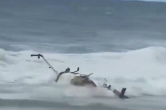 Hawaii'de turist helikopteri düştü, 3 kişi hayatını kaybetti.