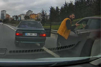 Ümraniye 'de trafikte saldırmak için aracından indi, ceza kesildi, ehliyetine el konuldu