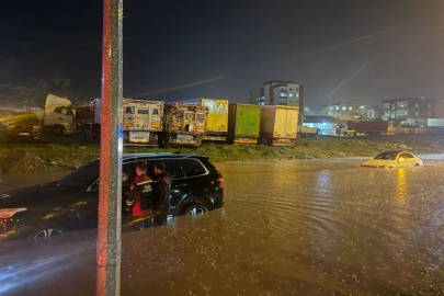 Doğuda Cizre sular altında: Şırnak-Mardin karayolunda ulaşım durdu