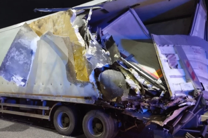 Kuzey Marmara Otoyolunda yolcu otobüsü tıra çarptı 10 yaralı