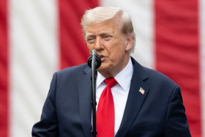 Trump: İran’daki her şeyi havaya uçurup petrolüne el koymayı düşünüyorum