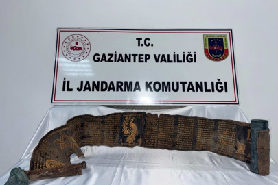 Gaziantep 'te Piton derisine işlenmiş İbranice altın yazma kitap ele geçirildi