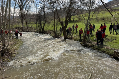 Hakkari'de dereye düşen çocuğu arama çalışmaları sonuçsuz kaldı