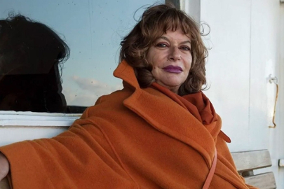 Mine Kırıkkanat, Cumhuriyet'teki yazılarına son verdi