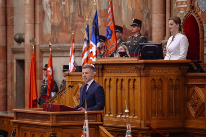 Péter Magyar yemin ederek Macaristan Başbakanı olarak göreve başladı