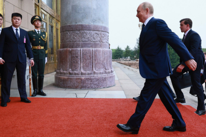 Putin, Bakanları ve önde gelen CEO 'ları ile birlikte' Pekin'e Gitti