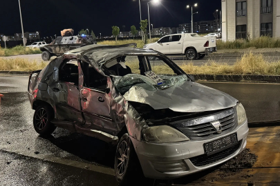 Diyarbakır'da iki araç çarpıştı: 2 kişi öldü, 5 kişi yaralandı