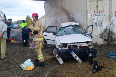 Bursa’da Feci Kaza: Köprülü Kavşağın Duvarına Çarpan Otomobilde 3 Kişi Hayatını Kaybetti