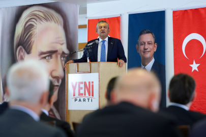 Özgür Özel'den YENİ Parti Açıklaması: "Bizi Yeni Parti Sürecine Millet Sırtımızdan İtti"