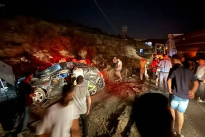 Mardin'de feci kaza: Otomobil ile kamyon çarpıştı, 3 kişi hayatını kaybetti