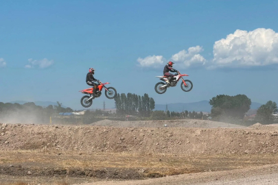 Türkiye Motokros Şampiyonası 3. ayak yarışları Balıkesir Gönen'de yapıldı.